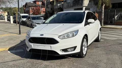 Ford Focus 5P 2.0L SE Plus usado (2017) color Blanco Oxford precio u$s17.000