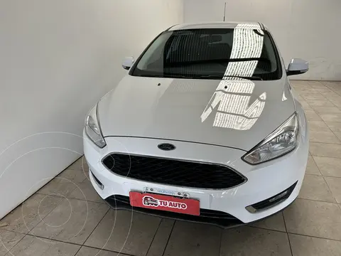 Ford Focus 5P 2.0L SE usado (2015) color Blanco Oxford precio $18.300.000