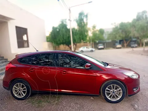 Ford Focus 5P 2.0L SE usado (2016) color Rojo Bari precio $25.000.000