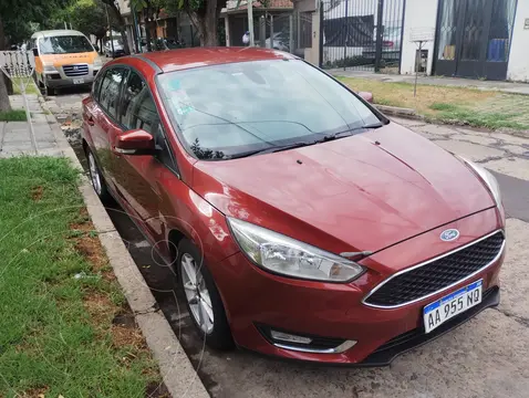 Ford Focus 5P 2.0L SE usado (2017) color Rojo Bari precio $17.900.000