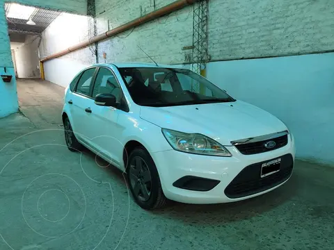 Ford Focus 5P 1.6L Trend usado (2011) color Blanco financiado en cuotas(anticipo $11.900.000)