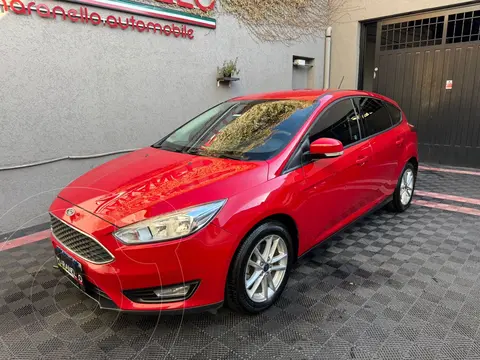 Ford Focus 5P 1.6L S usado (2018) color Rojo Bari financiado en cuotas(anticipo u$s8.000)