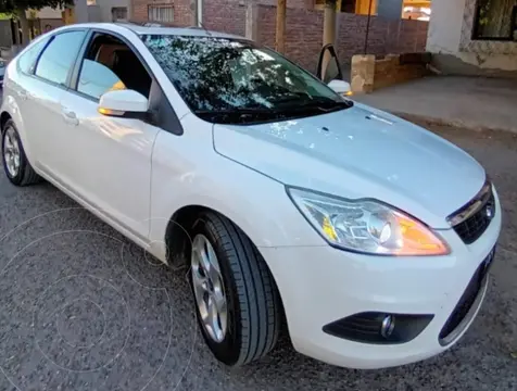 Ford Focus 5P 2.0L Ghia usado (2013) color Blanco precio $13.500.000