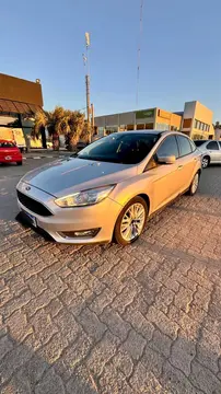 Ford Focus 5P 2.0L SE Plus usado (2017) color Gris Mercurio precio u$s17.000