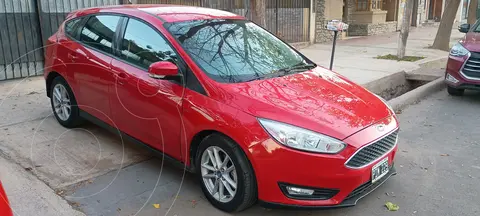 Ford Focus 5P 1.6L S usado (2015) color Blanco Oxford precio u$s9.300