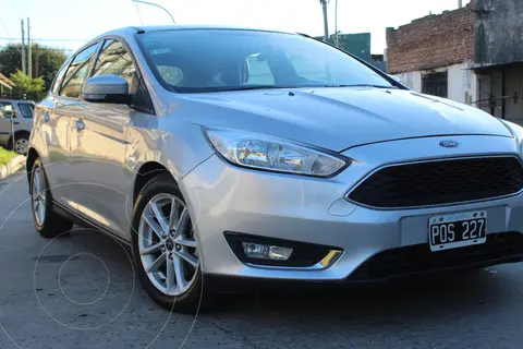 Ford Focus 5P 2.0L SE usado (2016) color Gris precio u$s14.000