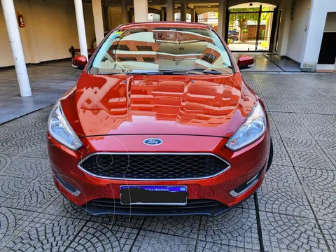 Ford Focus 5P 2.0L SE Plus usado (2017) color Rojo precio u$s17.500