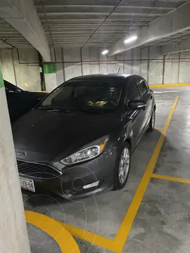Ford Focus SE Luxury usado (2016) color Gris precio $100,000