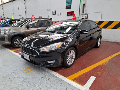 Ford Focus SE usado (2015) color Negro financiado en mensualidades(enganche $46,000 mensualidades desde $3,870)