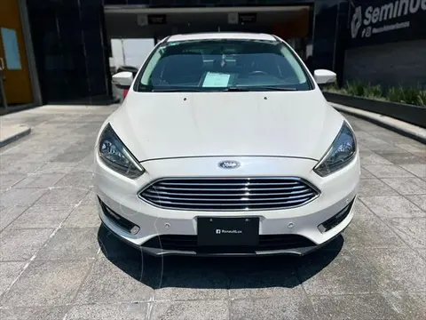 Ford Focus Titanium Aut usado (2016) color Blanco financiado en mensualidades(enganche $65,000 mensualidades desde $4,794)