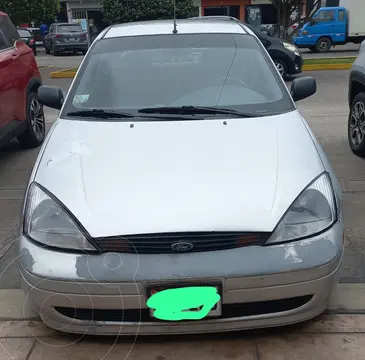 Ford Focus  2.0L SE Plus Aut usado (2001) color Gris Plata  precio u$s4,500