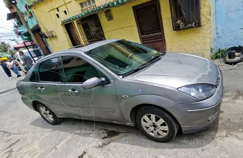 Ford Focus SE usado (2006) color Gris precio u$s4.500
