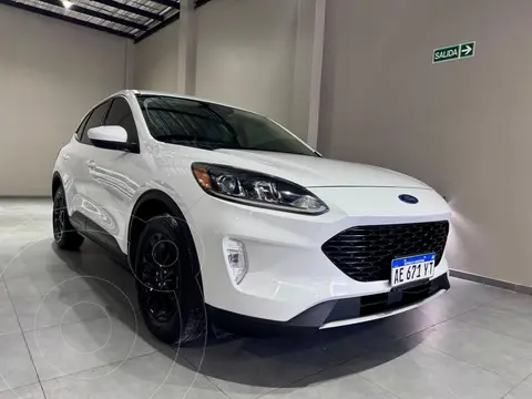 Ford Kuga Hibrida SE usado (2020) color Blanco Oxford precio u$s27.000