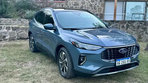 Ford Kuga Hibrida Platinum usado (2023) color Azul Espacio precio u$s44.700