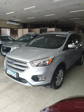 Ford Kuga SEL 1.6T Aut 4x4 usado (2017) color Plata Lunar precio $28.000.000