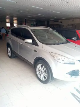 Ford Kuga Titanium 2.0 4x4 usado (2016) color Plata Lunar precio $13.200.000