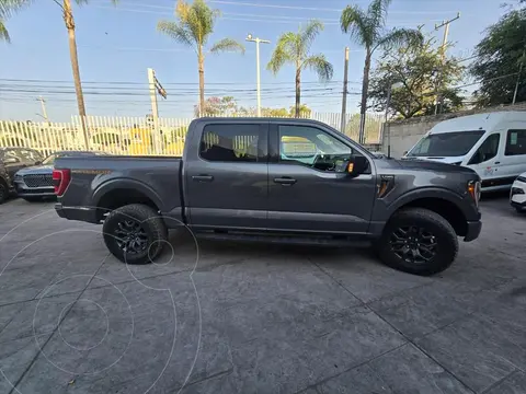 Ford Lobo Lariat Crew Cab 4x4 usado (2023) color Gris precio $1,198,000