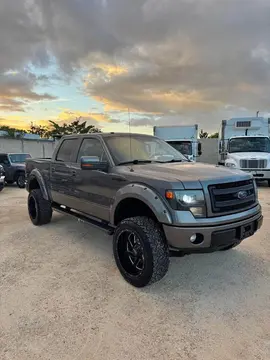 Ford Lobo FX4 4x4 Cabina y Media usado (2013) color Gris precio $350,000