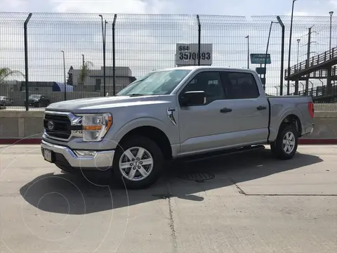 Ford Lobo XLT Crew Cab 4x2 V8 usado (2021) color Plateado precio $680,000