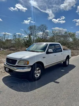 Ford Lobo Doble Cabina XLT 4x2 V8 usado (2002) color Blanco precio $150,000