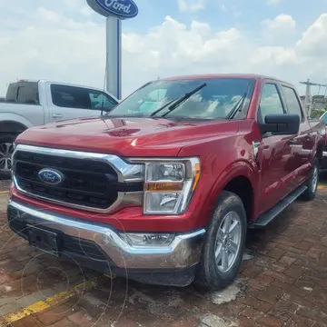 Ford Lobo XLT Crew Cab 4x2 V8 usado (2022) color Rojo precio $662,000
