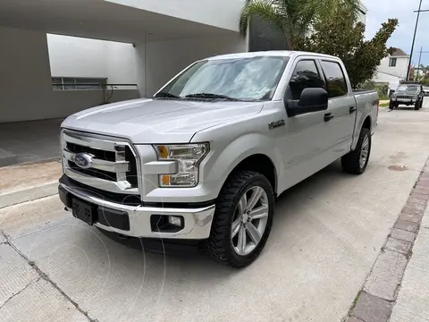 Ford Lobo Cabina Regular XLT 4x4 V8 usado (2017) color Blanco Platinado precio $536,000