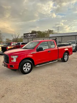 Ford Lobo XLT 4x2 Cabina y Media usado (2015) color Rojo precio $360,000