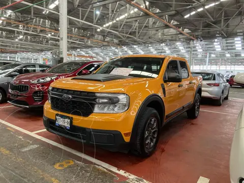 Ford Maverick XLT usado (2022) color Naranja financiado en mensualidades(enganche $145,000 mensualidades desde $15,050)