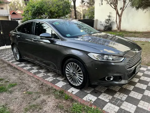 Ford Mondeo Titanium 2.0L Aut Ecoboost usado (2016) color Gris Metalico precio u$s17.900