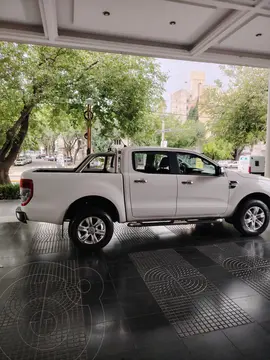 Ford Ranger XLT 2.2L 4X2 Aut usado (2023) color Blanco Oxford precio $42.000.000