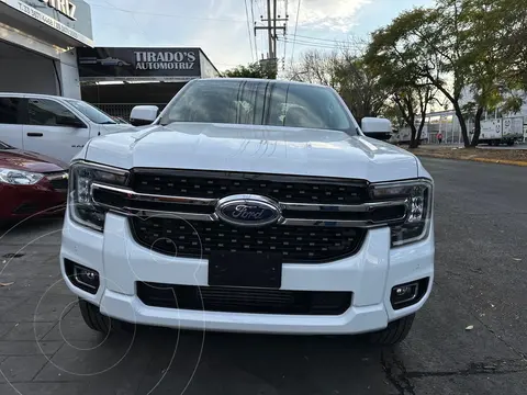 Ford Ranger XLT Gasolina 4x2 usado (2024) color Blanco financiado en mensualidades(enganche $166,000 mensualidades desde $23,242)