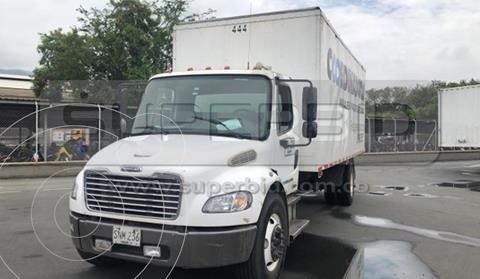 Freightliner M2 106 4x2 Largo usado (2006) color Blanco precio $111.900.000