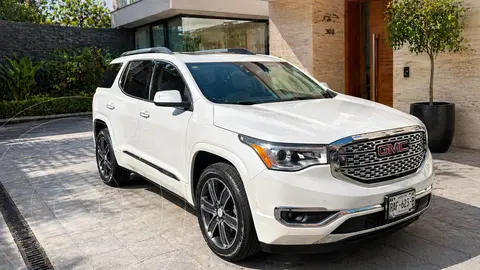 GMC Acadia Denali usado (2017) color Blanco Diamante precio $335,000