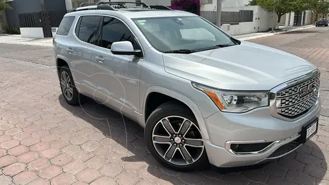 GMC Acadia Denali usado (2017) color Plata precio $480,000