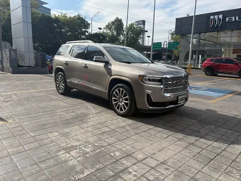 GMC Acadia Denali usado (2023) color Dorado financiado en mensualidades(enganche $260,010 mensualidades desde $17,324)