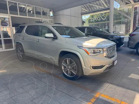 GMC Acadia Denali usado (2017) color Dorado precio $375,500