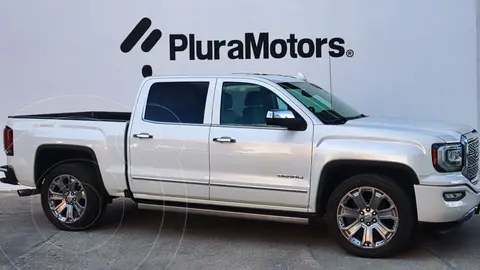 GMC Sierra Crew Cabina All Terrain 4x4 usado (2017) color Blanco precio $619,000