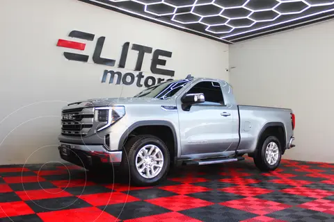 GMC Sierra Cabina Regular usado (2024) color Plata precio $1,039,900