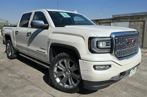 GMC Sierra Denali DVD usado (2017) color Blanco precio $698,000