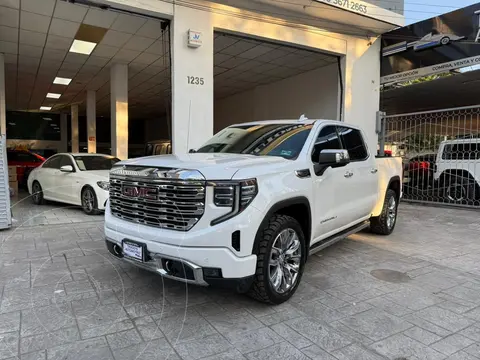 GMC Sierra Denali usado (2023) color Blanco precio $1,149,900