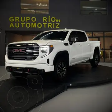 GMC Sierra AT4 usado (2025) color Blanco financiado en mensualidades(enganche $165,252 mensualidades desde $34,841)