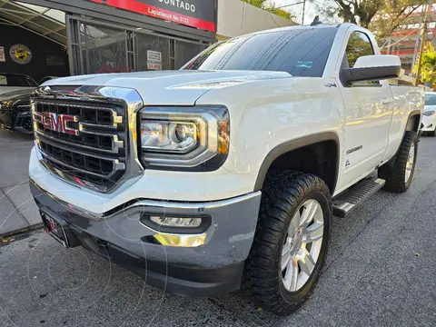 GMC Sierra Cabina Regular SLE 4x4 usado (2017) color Blanco precio $639,900