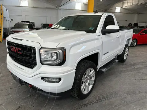 GMC Sierra Cabina Regular SLE 4x4 usado (2017) color Blanco precio $535,000