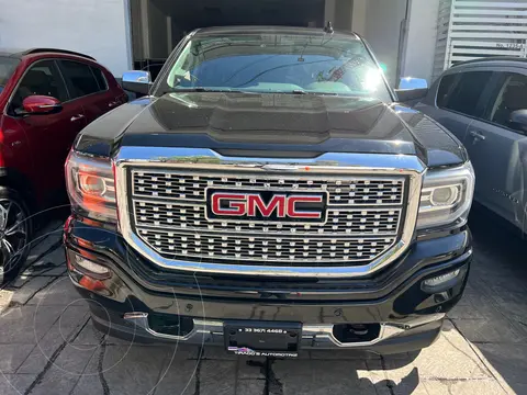 GMC Sierra Denali usado (2018) color Negro financiado en mensualidades(enganche $150,000 mensualidades desde $22,902)