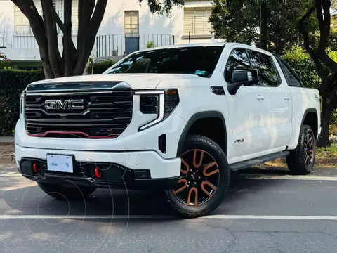 GMC Sierra AT4 usado (2023) color Blanco financiado en mensualidades(enganche $274,780 mensualidades desde $27,107)