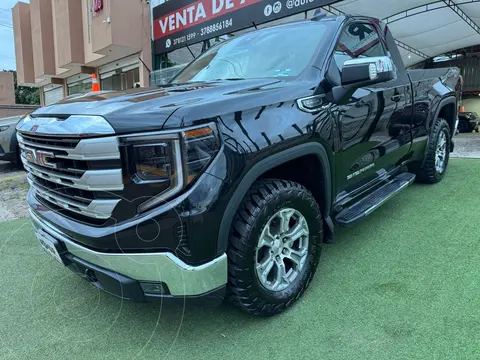 GMC Sierra Regular 4x4 usado (2023) color Negro financiado en mensualidades(enganche $337,000 mensualidades desde $20,650)