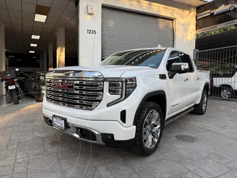 GMC Sierra Denali usado (2023) color Blanco precio $1,089,000