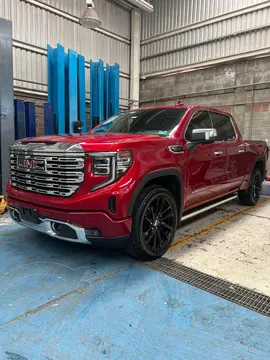 GMC Sierra Denali usado (2024) color Rojo precio $1,300,000