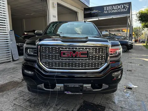 GMC Sierra Denali usado (2018) color Negro precio $789,000