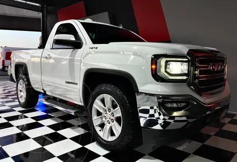 GMC Sierra Cabina Regular SLE 4x4 usado (2018) color Blanco precio $579,000